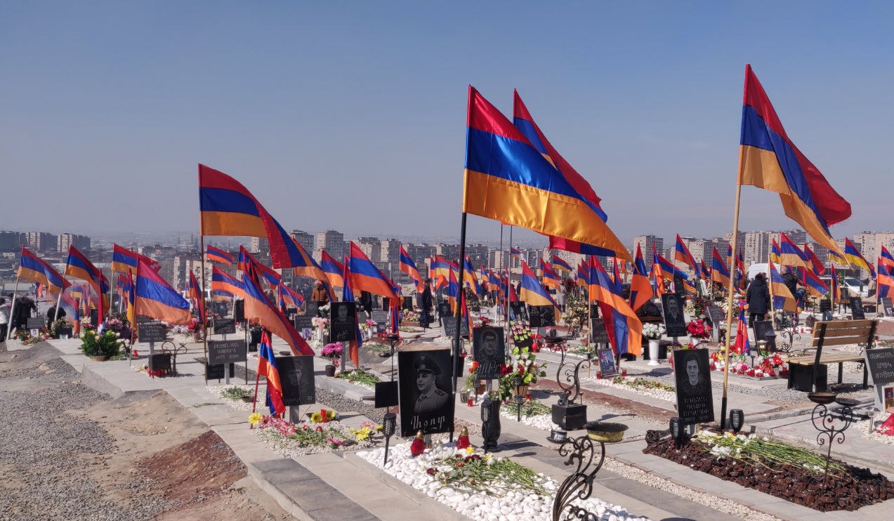 Компенсация будет предоставлена в «Ераблуре» за комплекты надгробий или их компоненты.