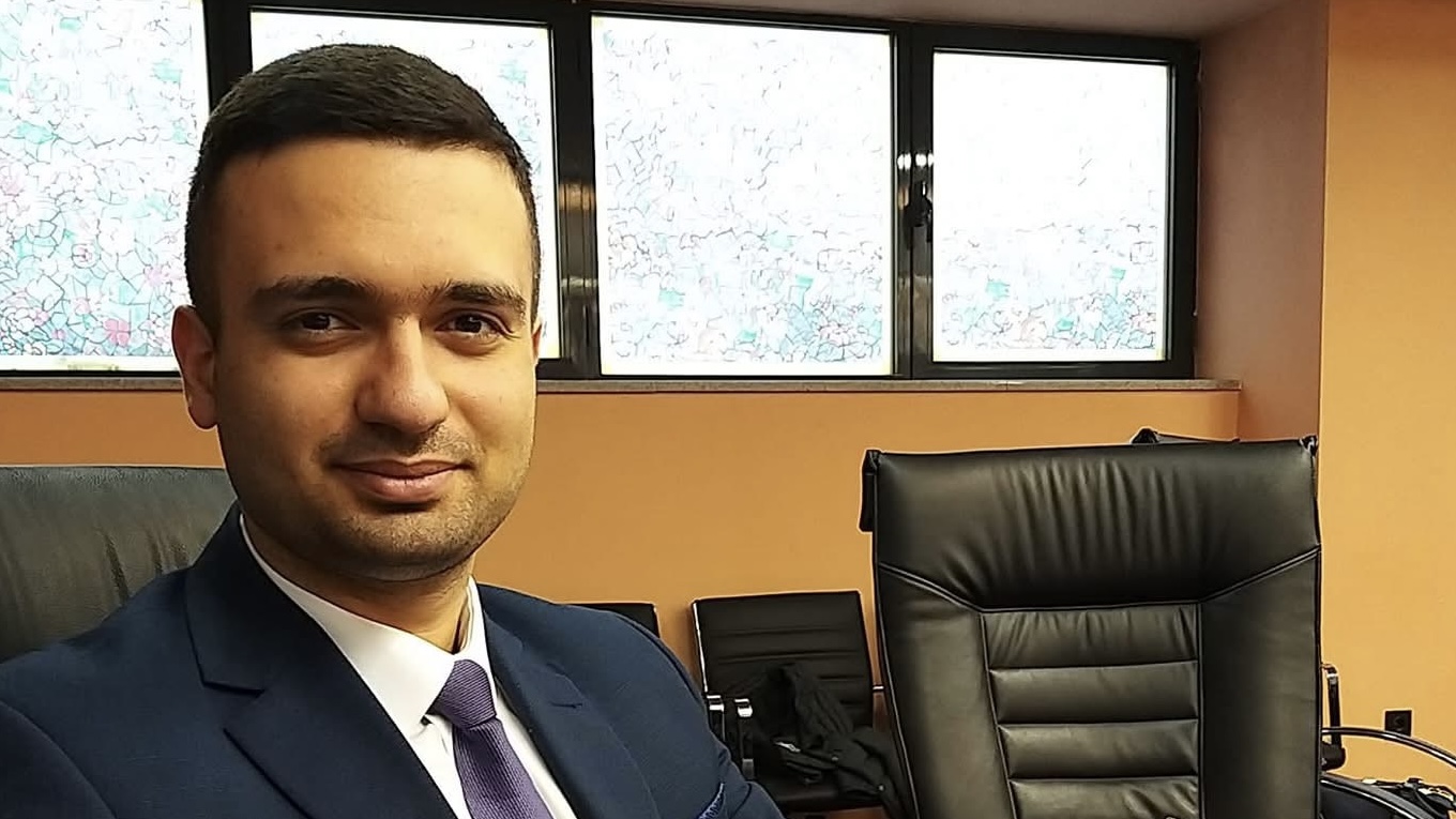 Ни их кандидат в премьер-министры не является тем кандидатом, которого они назвали, ни видных деятелей нет среди них. Микаэл Микаэлян