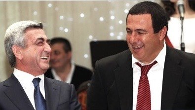 Царукян, вероятно, забыл, сколько раз он с влюбленным видом признавался в любви и верности бывшим. Тарон Чахоян