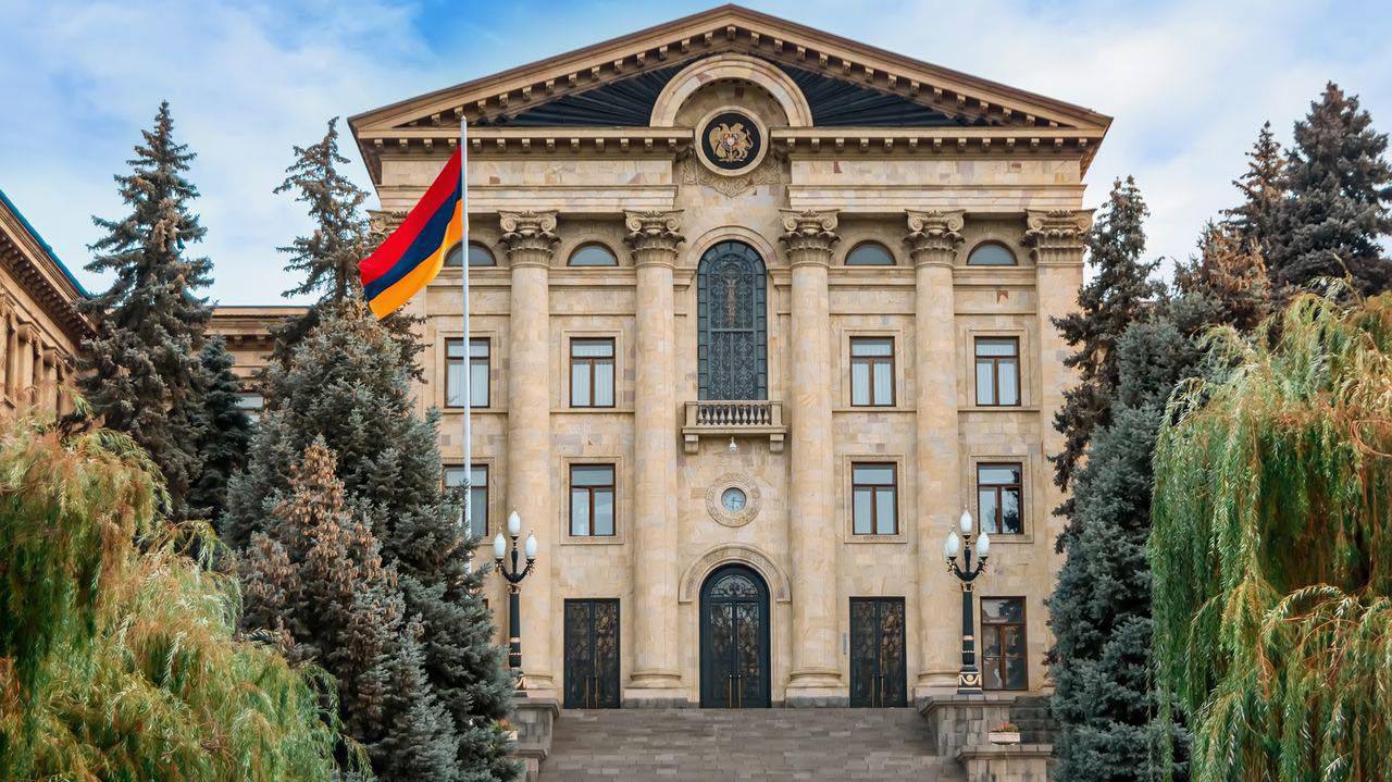 Начались четырехдневные заседания Национального Собрания. В повестке дня 23 вопроса. ПРЯМОЙ ЭФИР.