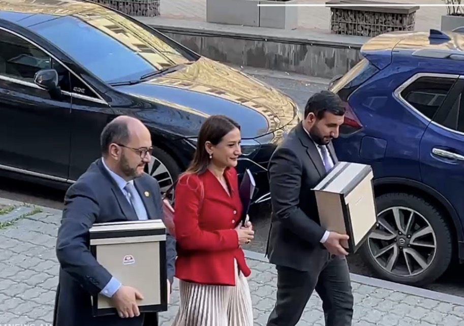 Документы о выдвижении партии «Гражданский договор» представлены в ЦИК.
ПРЯМОЙ ЭФИР