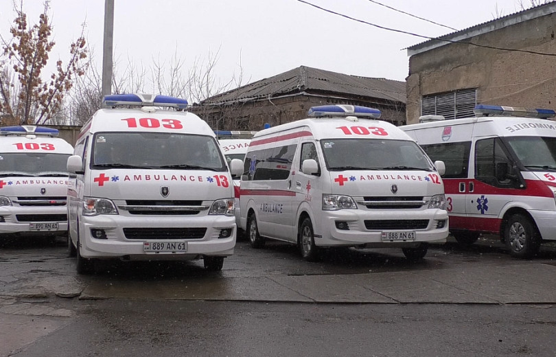 С апреля медицинский персонал скорой помощи получит на 20% больше зарплату, водители — на 30% больше.