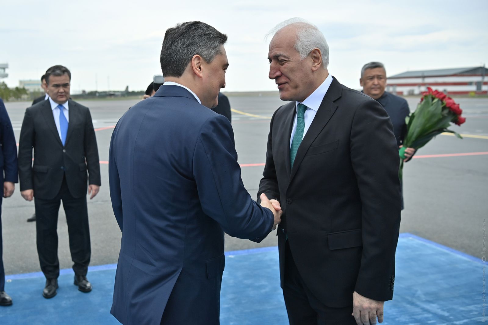 Ваагн Хачатурян прибыл в Астану с рабочим визитом. Видео