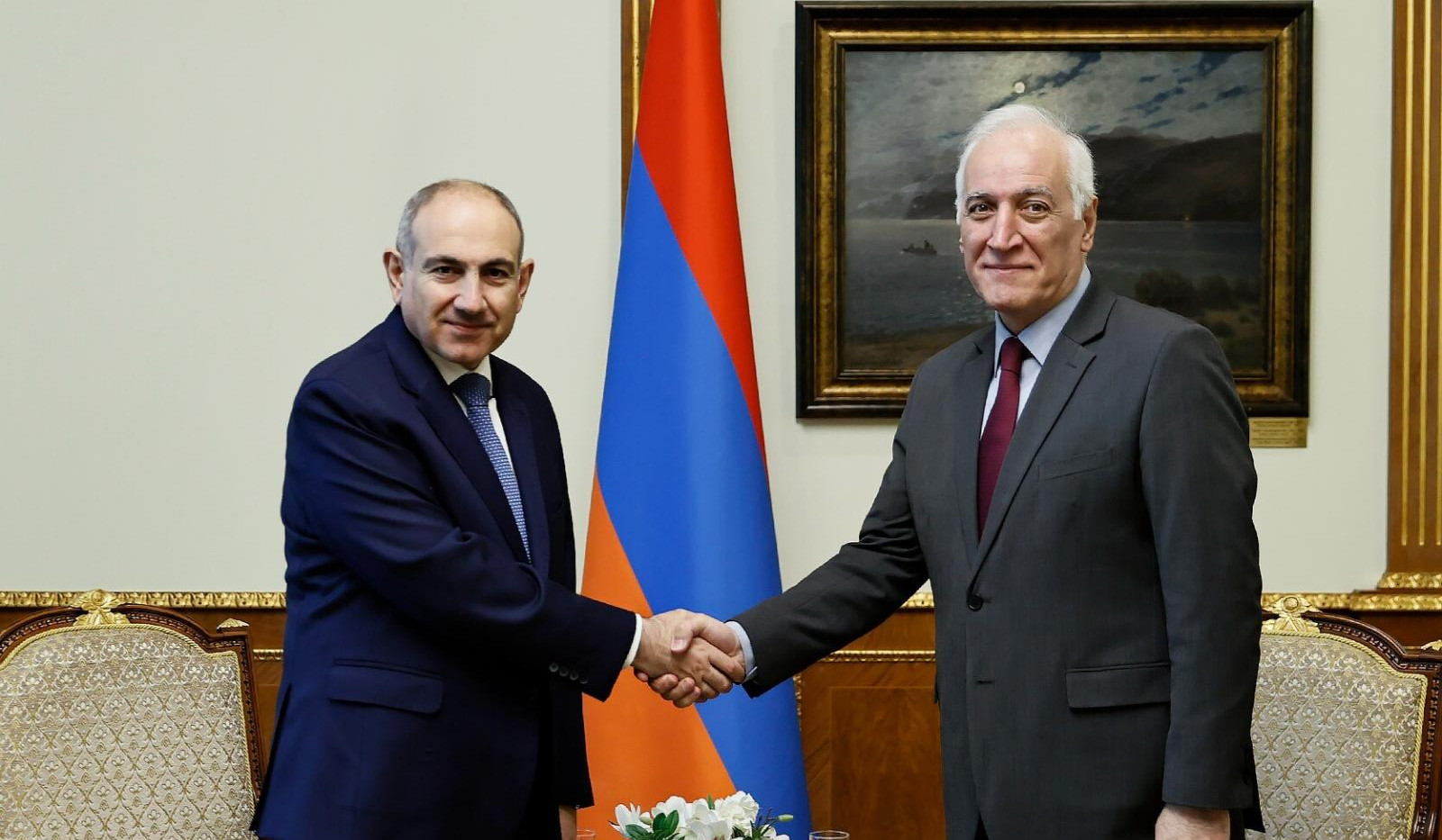 Я знаю вас как принципиального, ответственного, профессионального деятеля. Премьер-министр поздравил Ваагна Хачатуряна по случаю дня рождения.