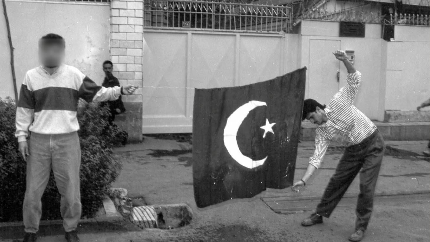 Երկար տարիներ է , որ հավատում եմ ` դրոշ վառելով լեգիտիմացնում ես քո դրոշի հանդեպ նույն վերաբերմունքը. Ռուբիկ Ղ. Մինասյան