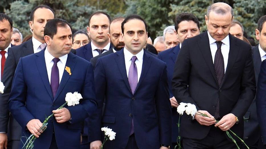 Мэр Еревана Тигран Авинян посетил Мемориальный комплекс Цицернакаберд.