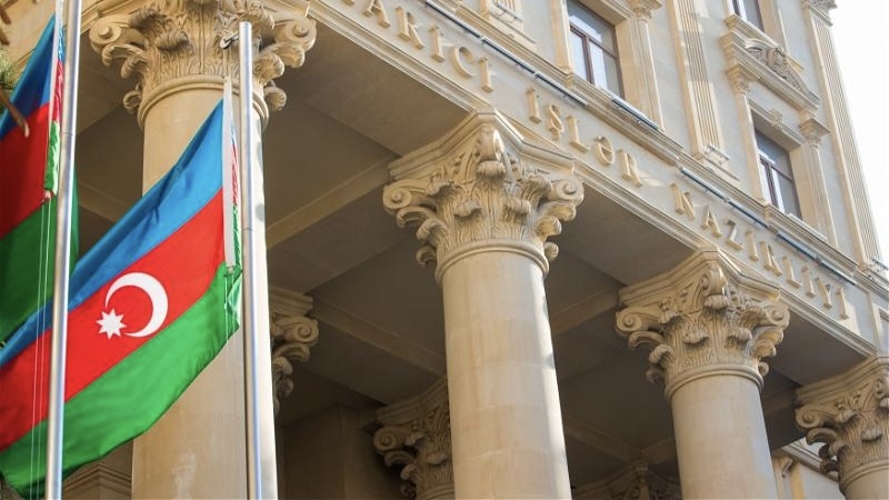 Мы решительно осуждаем сожжение турецкого флага во время факельного шествия в Ереване. МИД Азербайджана