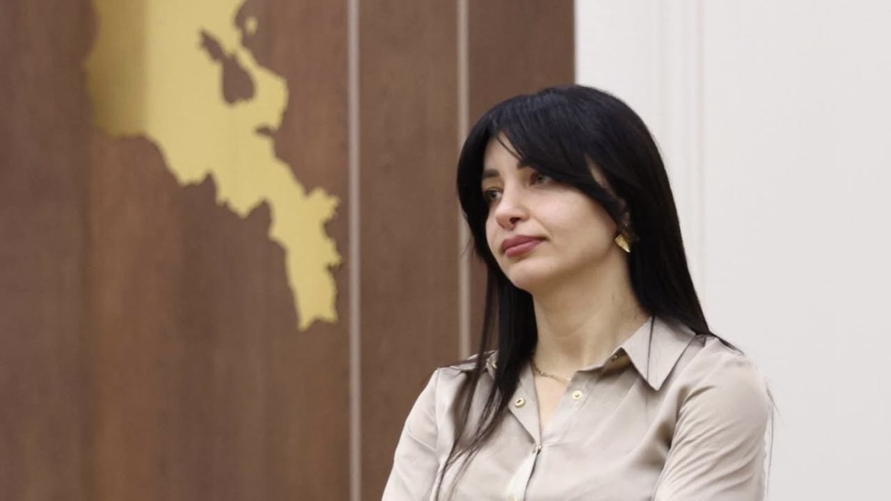 Կերակրող մորը, սքեմով հոգևորականին ավելացավ նաև կամուֆլյաժով «հերոս»-ը. Հասմիկ Հակոբյան