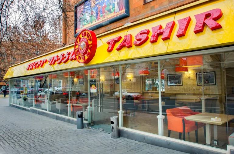 Из-за отказа участвовать в митинге «Сильная Армения» три сотрудника «Ташир Пицца» написали заявления об увольнении.