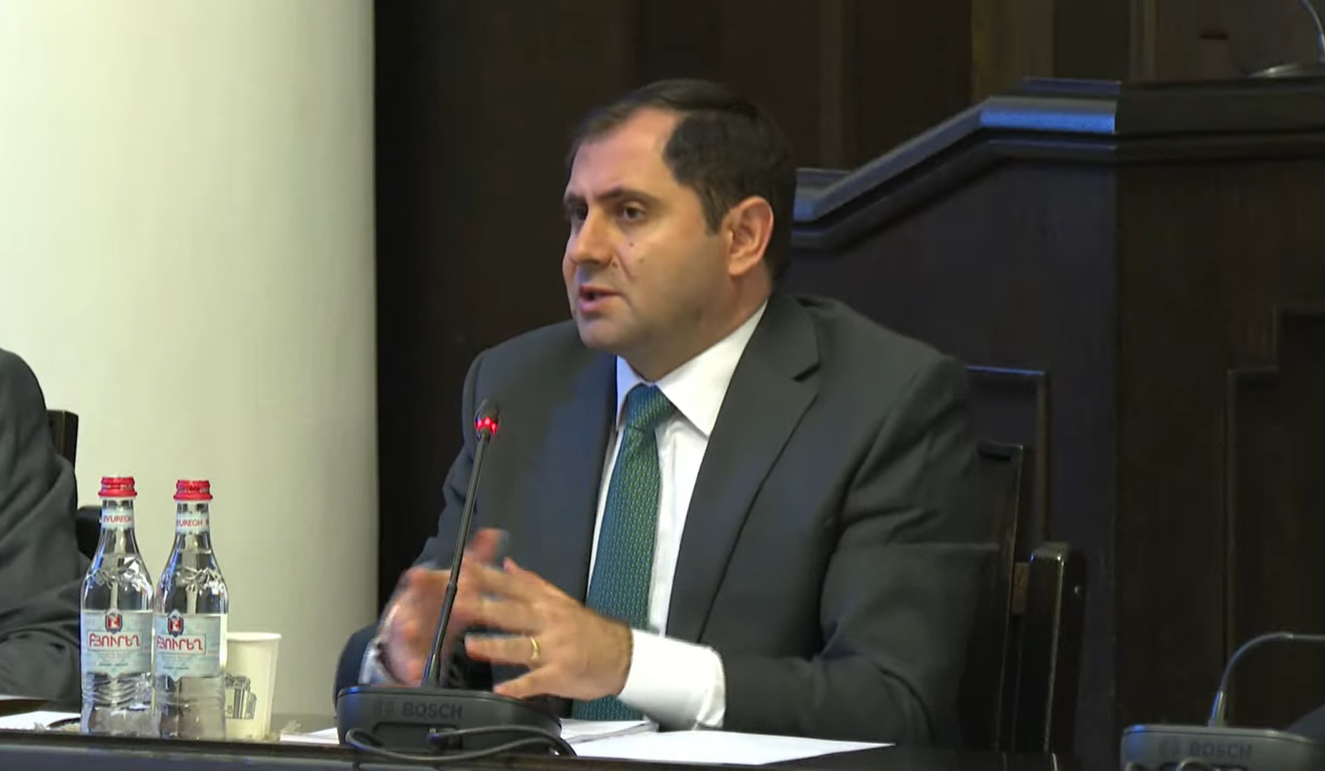 Сотрудники Министерства обороны, включенные в список ожидания на получение квартиры с 90-х годов, решат жилищную проблему в ближайшие 4 года. Сурен Папикян.