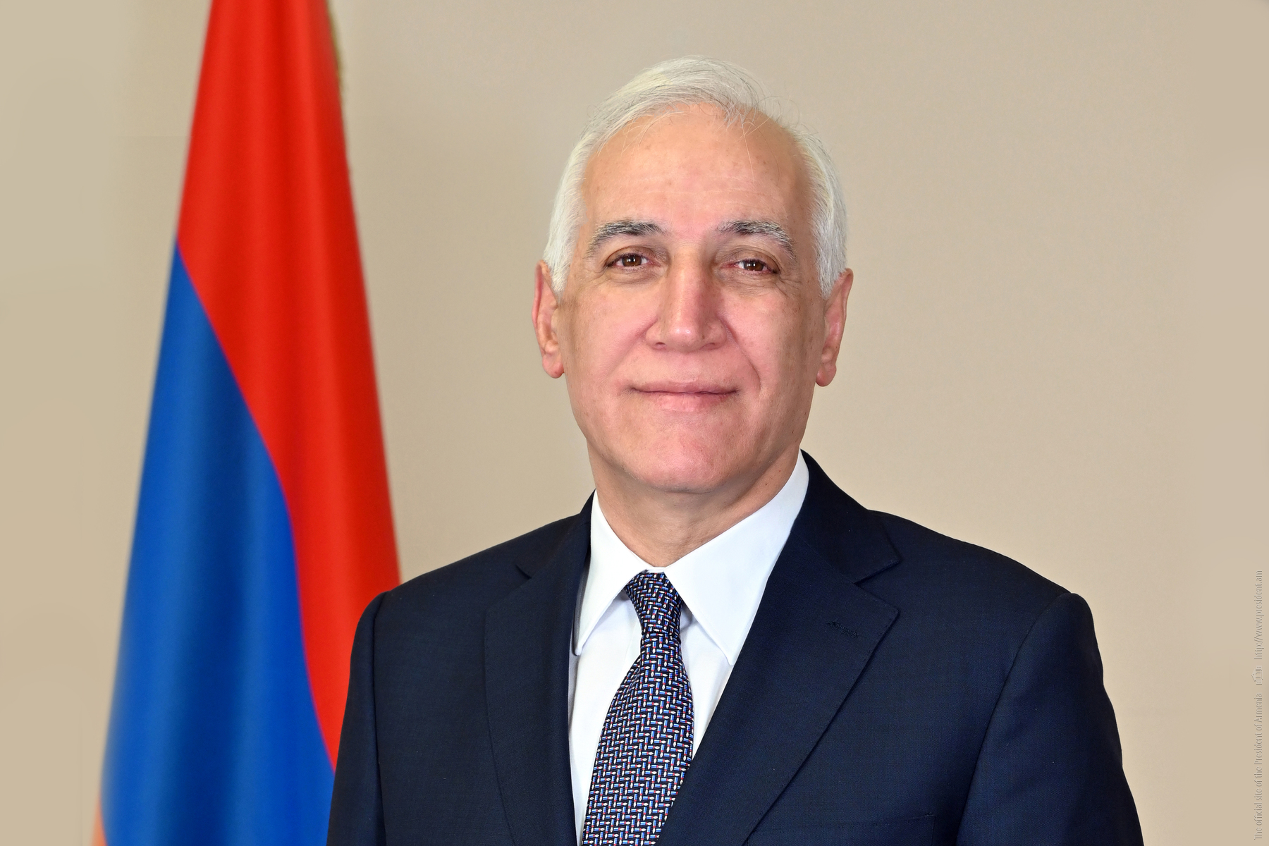 Մեր առաջնահերթություններից է աշխատանքային իրավունքների պաշտպանությունը և արժանապատիվ աշխատանքի համար անհրաժեշտ պայմանների ապահովումը. Նախագահ Վահագն Խաչատուրյանի շնորհավորական ուղերձն Աշխատանքի օրվա կապակցությամբ