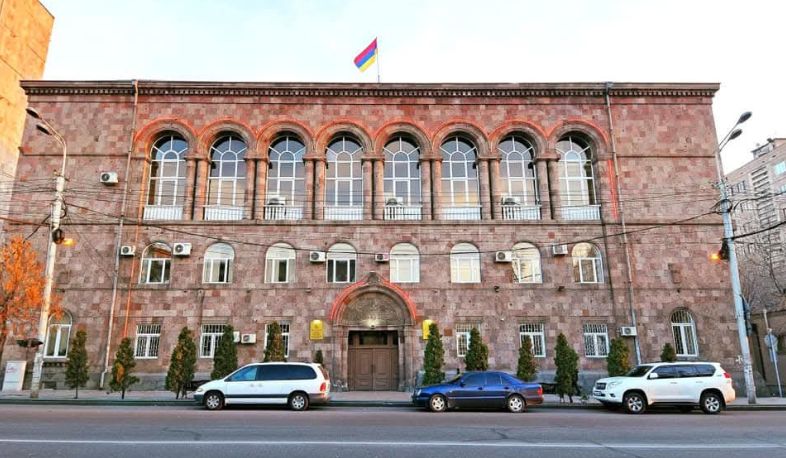 За нанесение ударов сотруднику администрации района Шенгавит и совершение хулиганства задержан 1 человек. МВД.