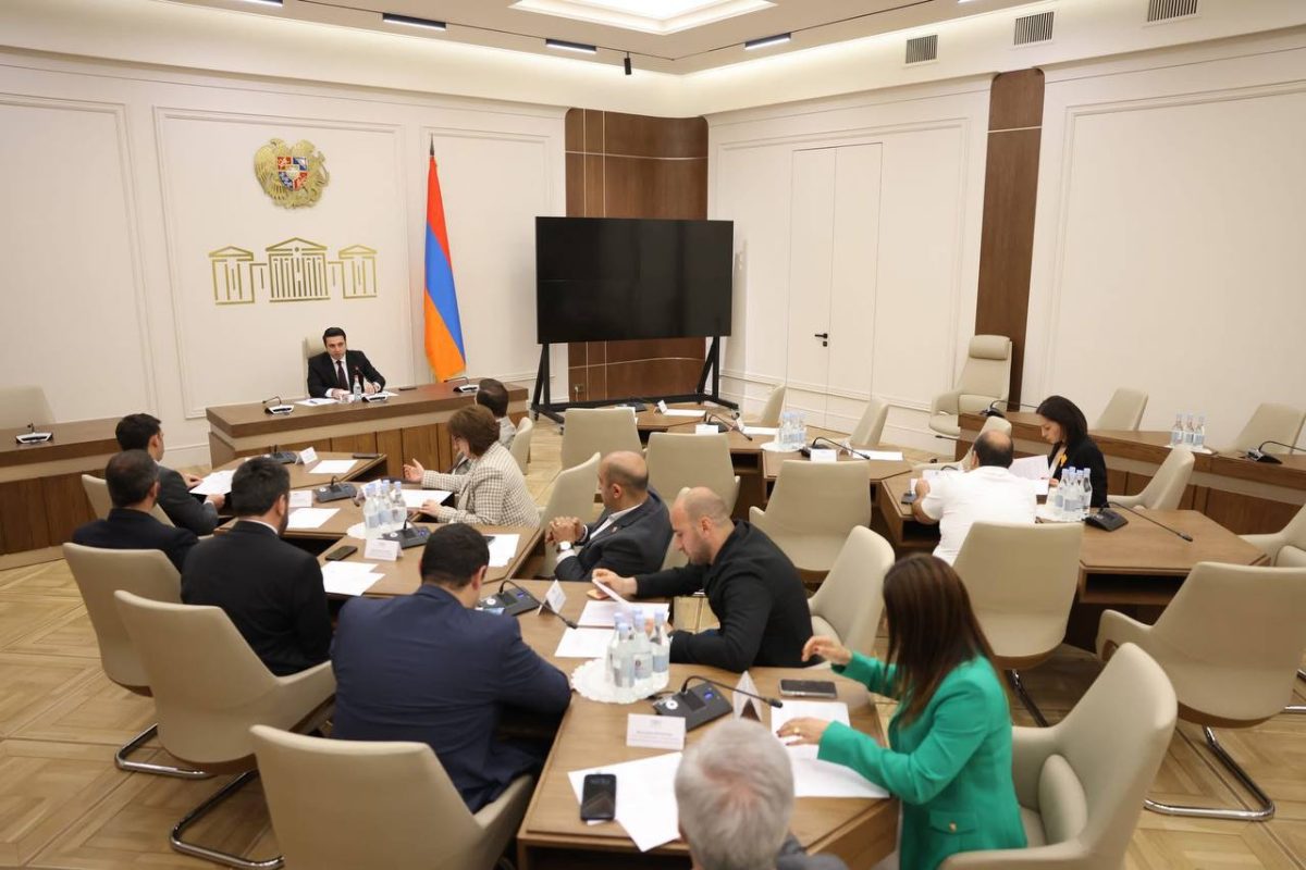 Совет Национального Собрания созвал внеочередное заседание.