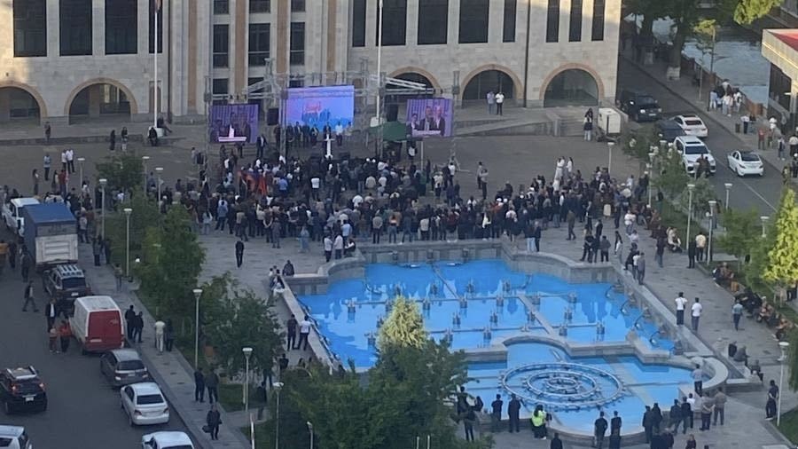 На митинге Роберта Кочаряна в Капане присутствует около 250 человек. Civic