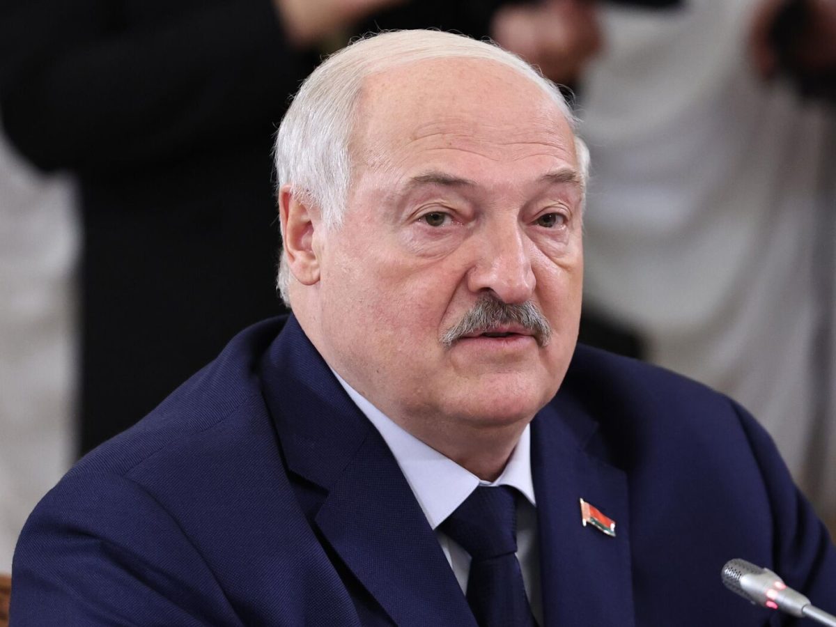 Армянский народ должен быть очень осторожным, делая выбор между Россией и Европой. Лукашенко