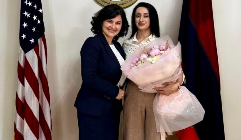 Генеральный консул РА в Лос-Анджелесе принял двукратную чемпионку мира и Европы по тяжелой атлетике Назик Авдалян.