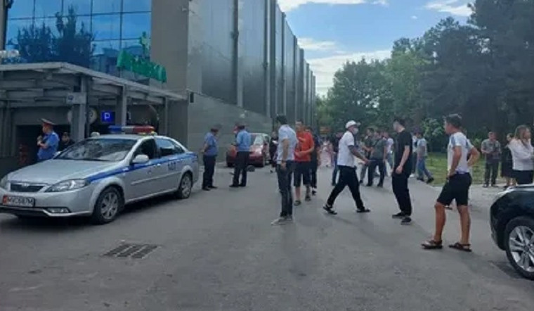Բիշքեկում վարչական շենքեր են շրջափակվել՝ ռումբի սպառնալիքների պատճառով