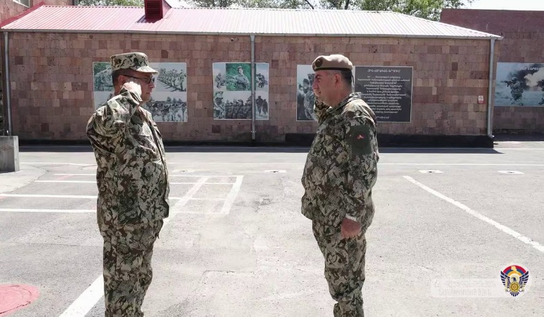 В преддверии старта летнего призыва начальник Генерального штаба посетил республиканский сборный пункт.