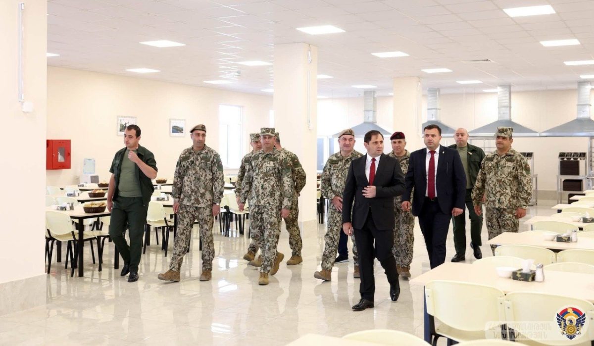 Сурен Папикян принял участие в торжественной церемонии открытия новопостроенной столовой в Военной академии имени Вазгена Саргсяна.