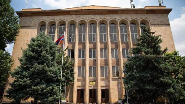 В КС завершилось судебное разбирательство по оспариванию результатов парламентских выборов.