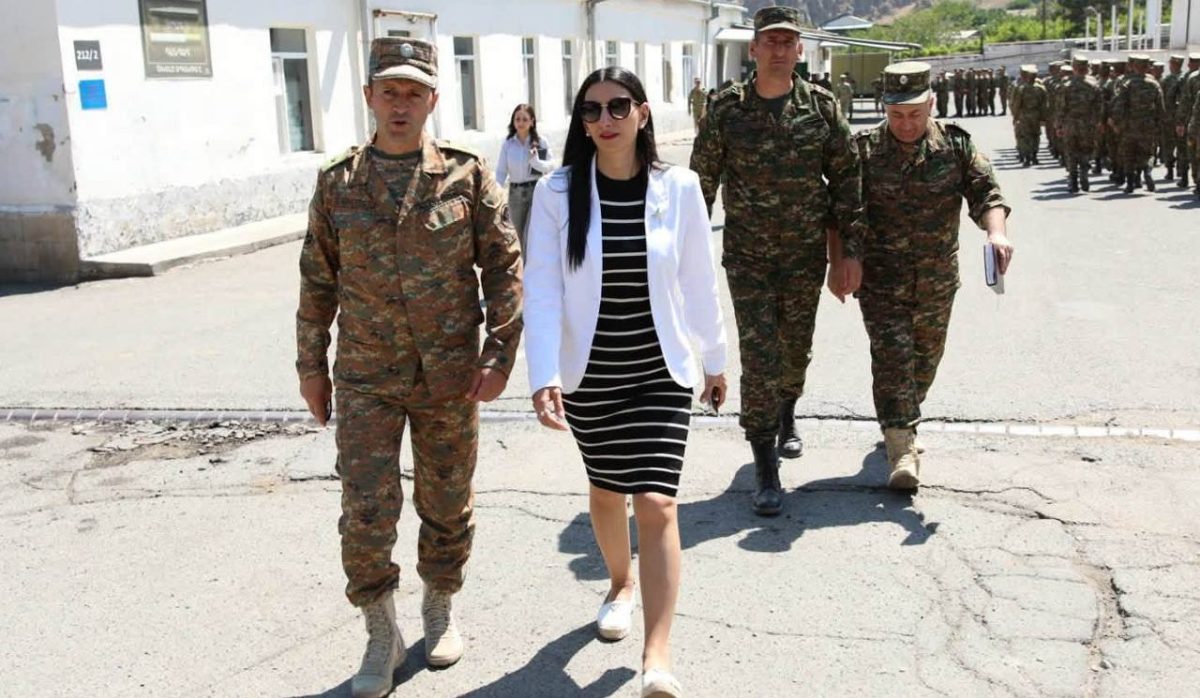 Анаит Манасян посетила воинскую часть, подчиненную особому армейскому корпусу МО.