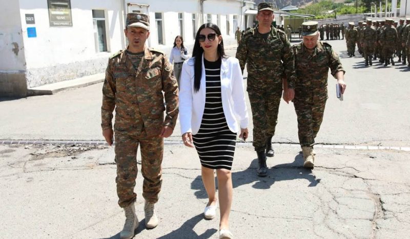 Анаит Манасян посетила воинскую часть, подчиненную особому армейскому корпусу МО.