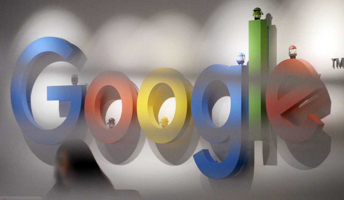 Еврокомиссия обязала компанию Google выплатить штраф в размере 890 млн евро.