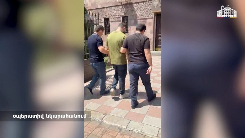 Полицейские обнаружили разыскиваемого по обвинению в мошенничестве в особо крупном размере. ВИДЕО