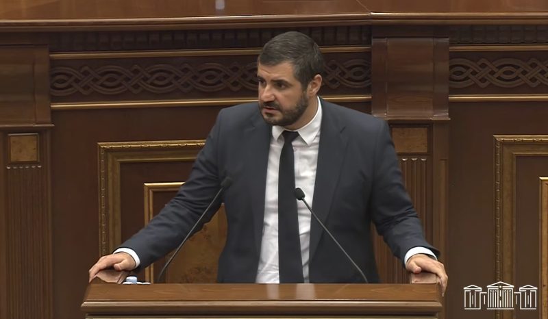 Մեր և ձեր տարբերությունը ո՞րն է, դուք ուզում եք ժողովրդին գործի ընդունել ձեզ մոտ, մենք ուզում ենք գործի ընդունվել ժողովրդի մոտ. Արման Եղոյանը՝ ընդդիմությանը