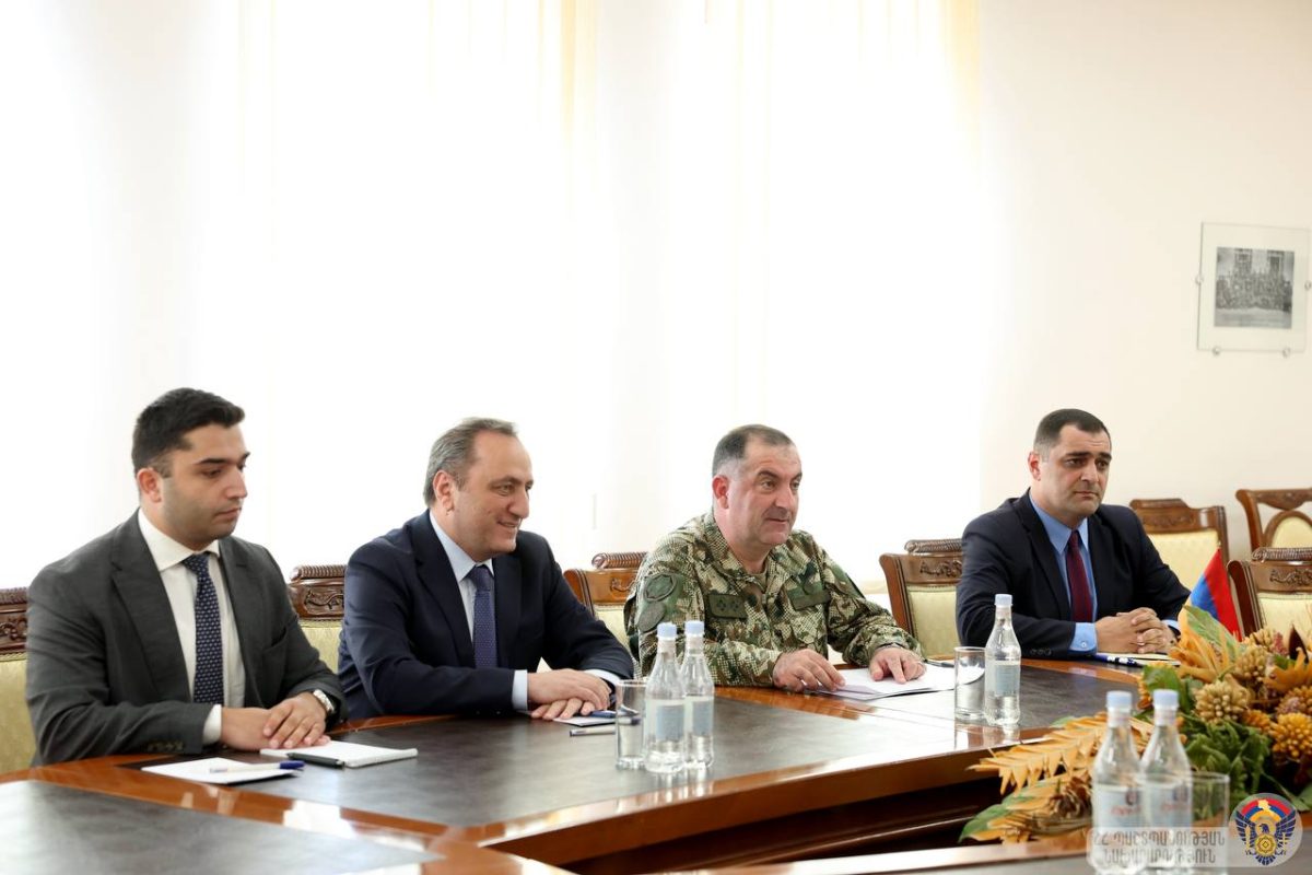 Эдвард Асрян принял новоназначенного посла Руанды в Армении.