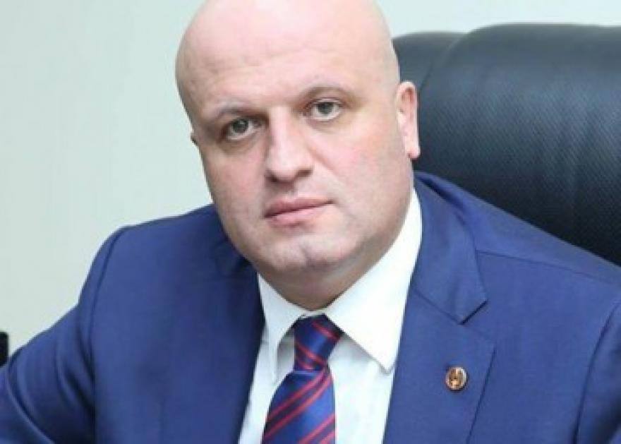 Прокуратура требует от бывшего начальника Гугаркского отдела КГД Асатура Саакяна конфисковать в пользу государства недвижимое и движимое имущество, около 194 миллионов драмов.