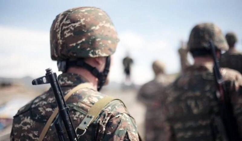 По факту смерти военнослужащего в отношении 1 лица возбуждено публичное уголовное преследование. СК