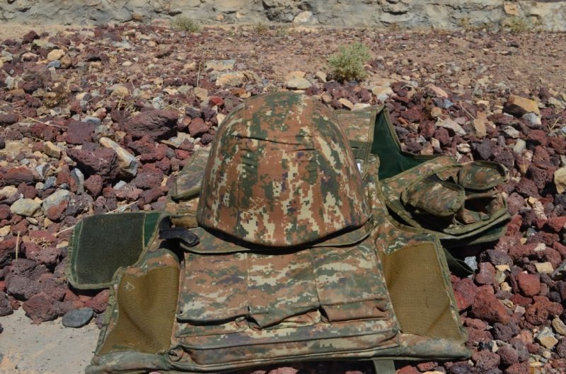 По предварительным данным, 37-летний сотрудник скончался по причинам, не связанным со службой.
