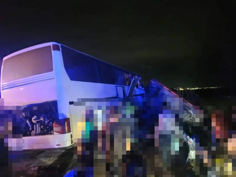 В Ставрополе в результате столкновения автобуса и «КамАЗа» 5 человек погибли, 38 получили ранения.