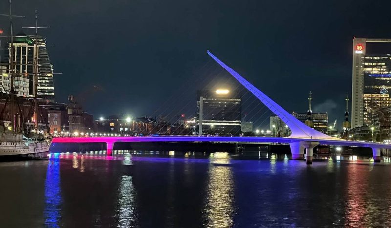Բուենոս Այրեսի մի շարք տեսարժան վայրեր լուսավորվել են Հայաստանի Հանրապետության դրոշի գույներով