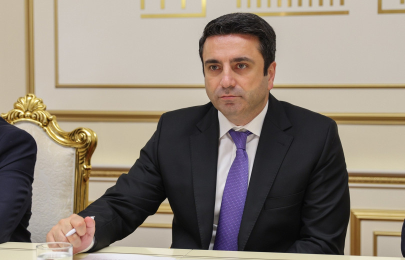Էն ռուսական սպուտնիկներին, քոչարյանական և սերժական նյուզերին և լուրերին իրենցից բան չներկայացնող վերծուծաբաններին՝ բոլորով մի տեղ հավաքվեք և կամուրջից թռեք։