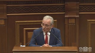 Национальное собрание обсуждает предложение установить 23 июня Днем государственного служащего.