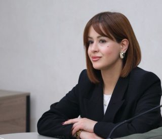 Երևանի խնդիրները մենք լուծում ենք և կլուծենք աշխատանքով՝ ոչ թե ԱԺ ամբիոնից «ճգնաժամեր հորինելով»։Ջուլիետա Ազարյան