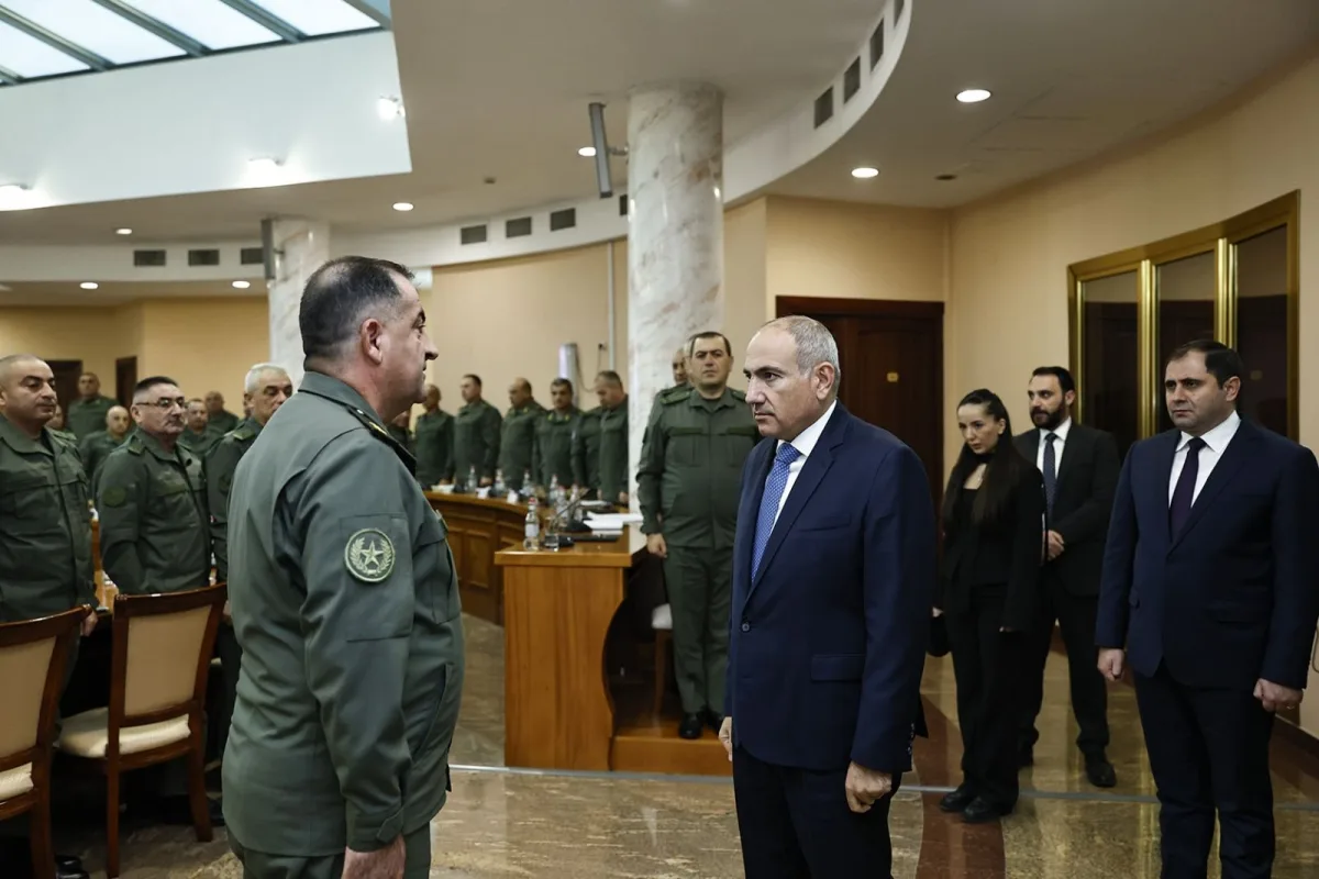 Премьер-министр встретился с участниками оперативного совещания руководящего состава Вооруженных Сил