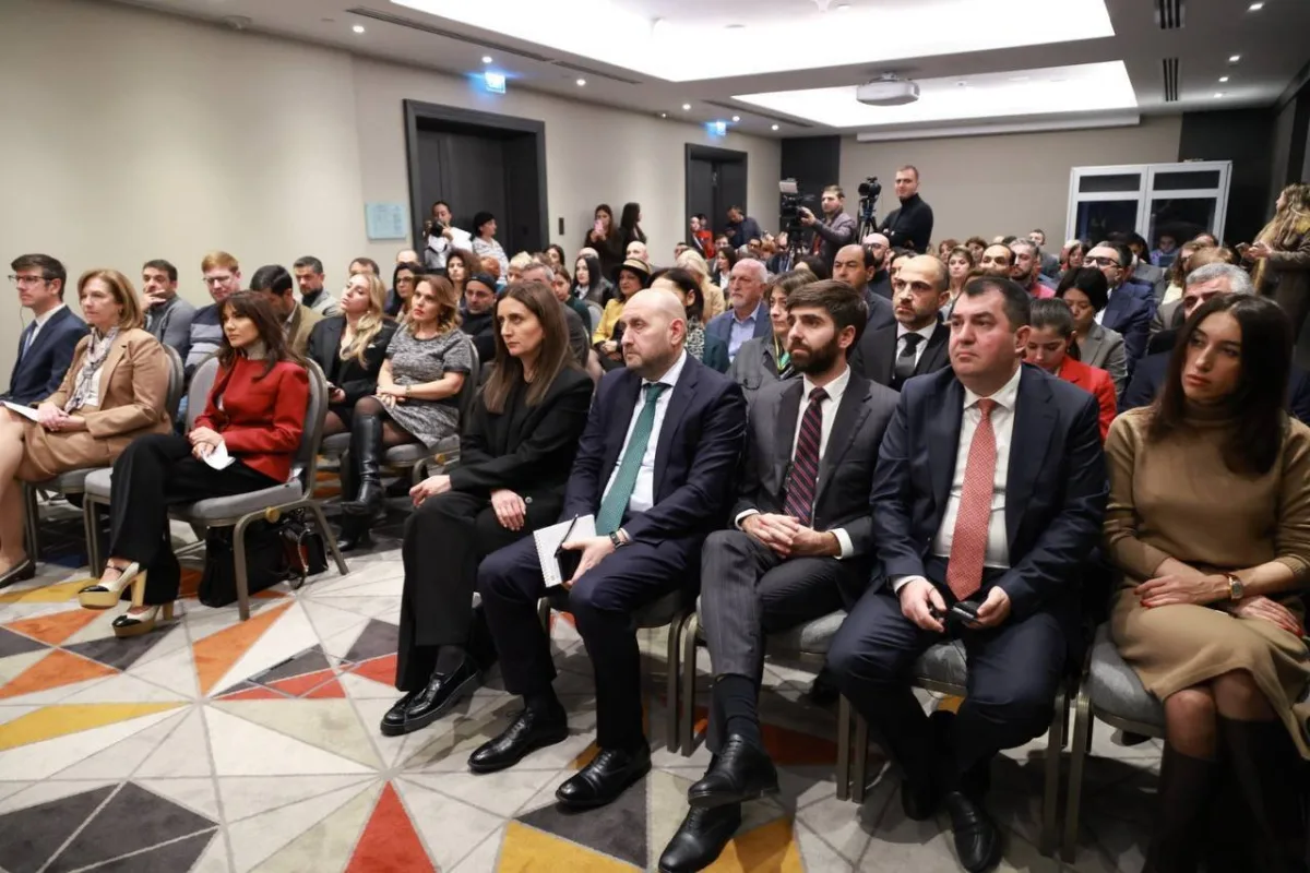 Мы рады сообщить, что вступаем в мирный процесс с Соединёнными Штатами, экономикой номер один и государством номер один в мире. Папоян