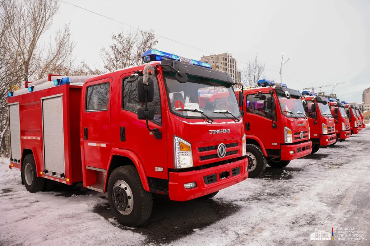 Служба экстренной помощи Министерства внутренних дел получила новое противопожарно-спасательное оборудование. Министру внутренних дел была представлена информация о возможностях этих транспортных средств.