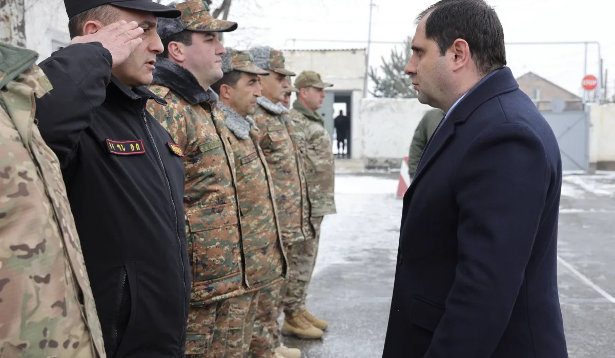 Сурен Папикян посетил воинскую часть Министерства обороны, ознакомился с условиями службы и организацией учебного процесса.