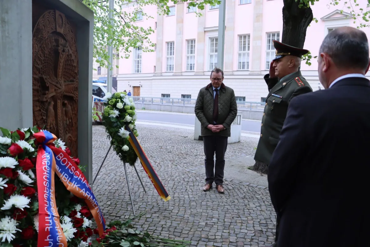Посол РА и вице-президент Бундестага почтили память жертв Геноцида армян.