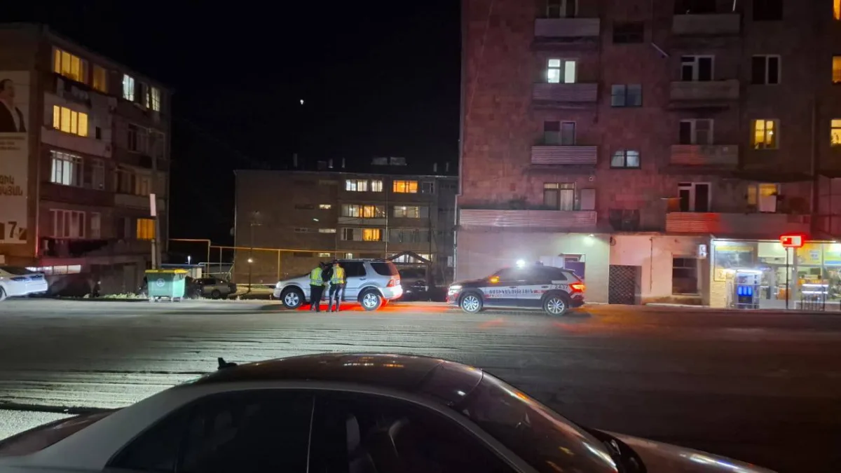 Полицейские проверяют машины в Ереване и областях. ФОТО