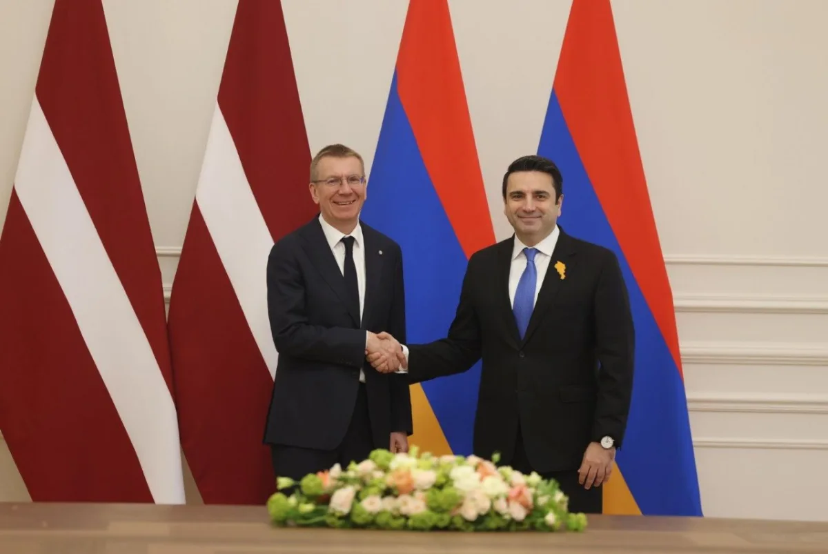 Президент Латвии в сопровождении председателя НС РА наблюдал за работой очередных заседаний