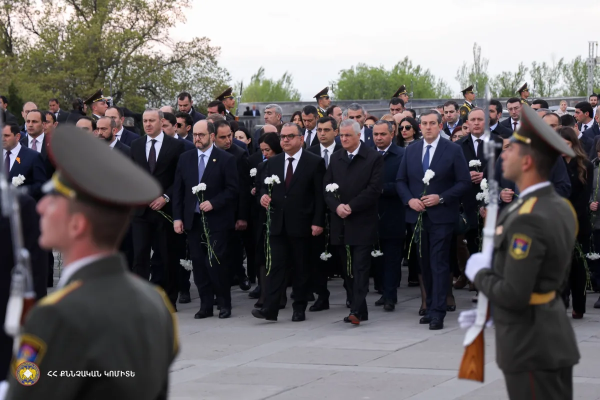 Председатель Следственного комитета РА и сотрудники почтили память жертв Геноцида армян.