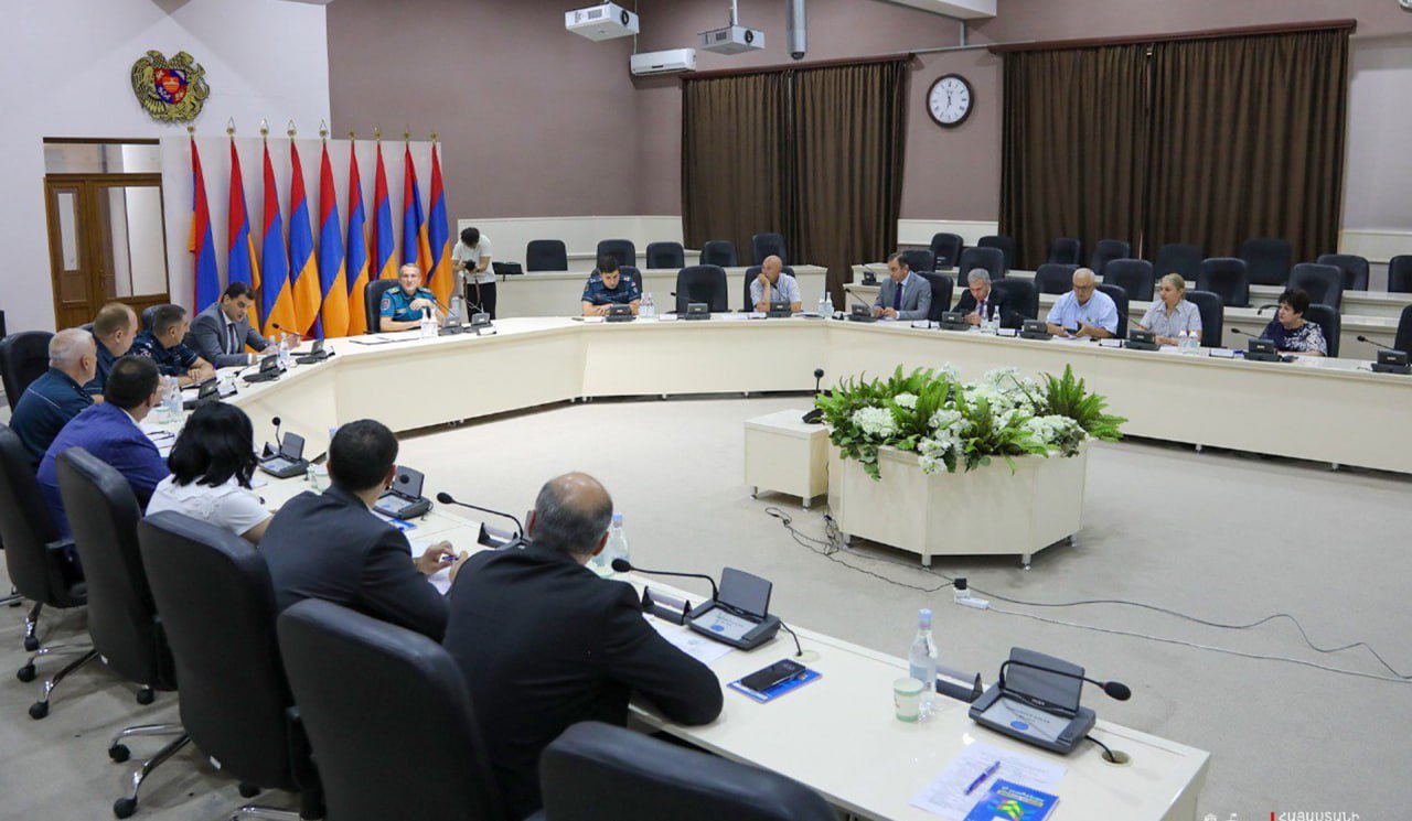 Քննարկվել են սողանքավտանգ վայրերում ջրահեռացման աշխատանքների վերահսկողության խստացման հարցեր