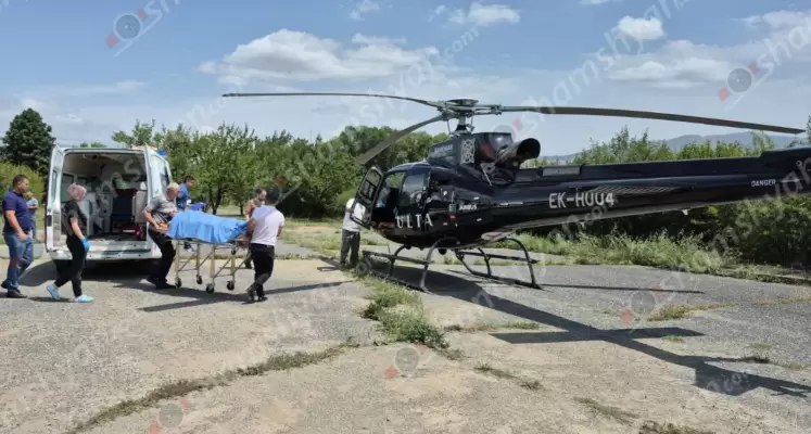 Ողբերգական դեպք՝ Սպիտակում. «Mercedes»-ը վրաերթի է ենթարկել երթևեկելի գոտուց դուրս ընդմիջում անող 2 քաղաքացու և կողաշրջված հայտնվել դաշտում. 1-ը հիվանդանոցում մահացել է, մյուսին սանավիացիայով տեղափոխում են Երևան.