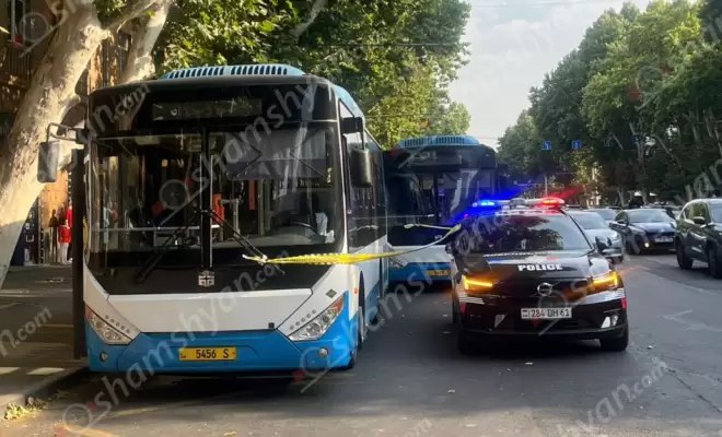 Երևանում ավտոբուսների արանքում մարդ է մնացել․ տուժածը ծայրահեղ ծանր վիճակում է