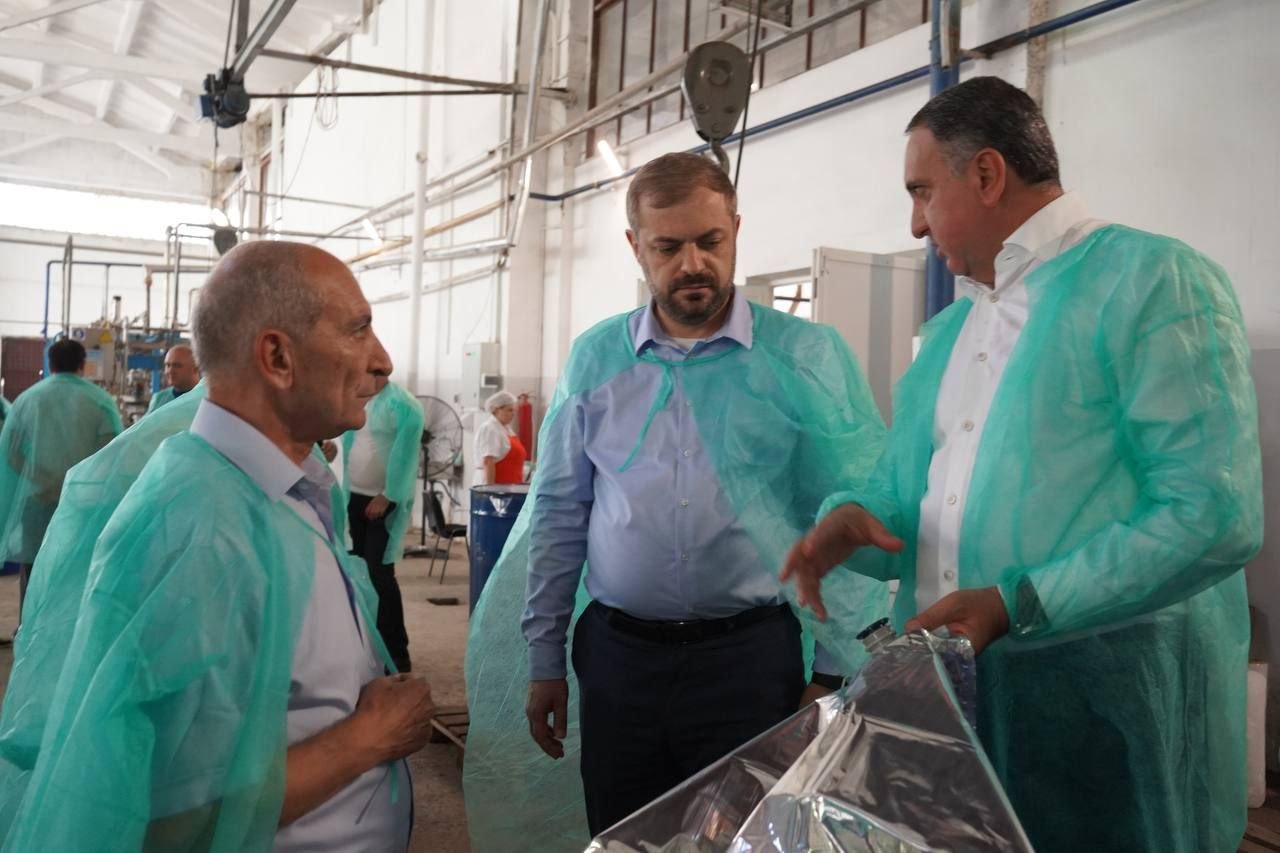 ՀՀ էկոնոմիկայի նախարարը այցելել է «Արտաշատի պահածոների գործարան»